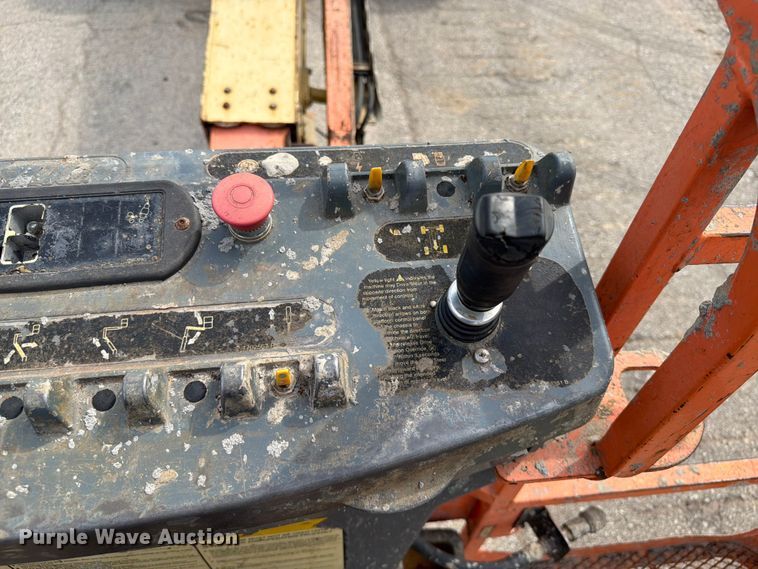 image for item FI0317 2011 JLG 600S boom lift