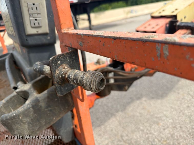 image for item FI0317 2011 JLG 600S boom lift