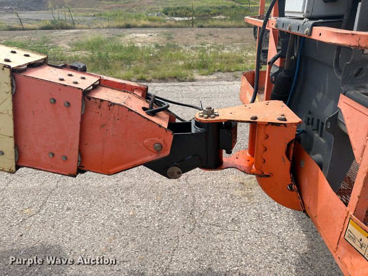 image for item FI0317 2011 JLG 600S boom lift