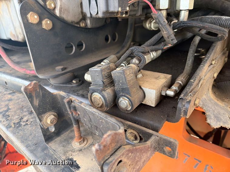 image for item FI0317 2011 JLG 600S boom lift