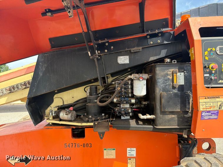 image for item FI0317 2011 JLG 600S boom lift