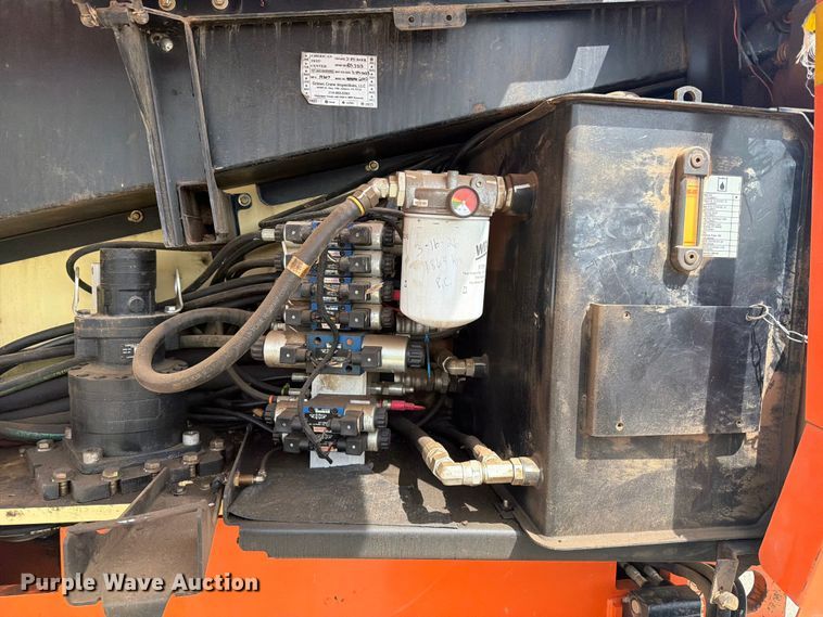 image for item FI0317 2011 JLG 600S boom lift