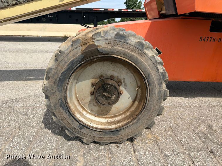 image for item FI0317 2011 JLG 600S boom lift