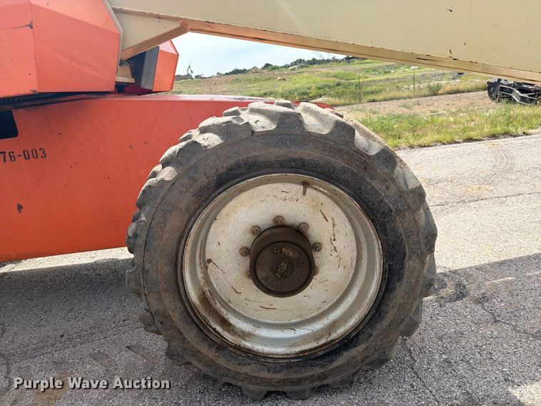 image for item FI0317 2011 JLG 600S boom lift