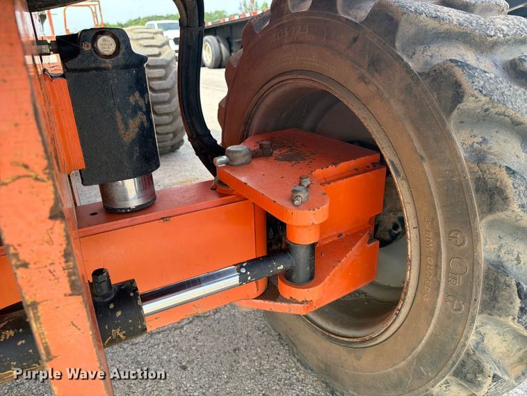 image for item FI0317 2011 JLG 600S boom lift