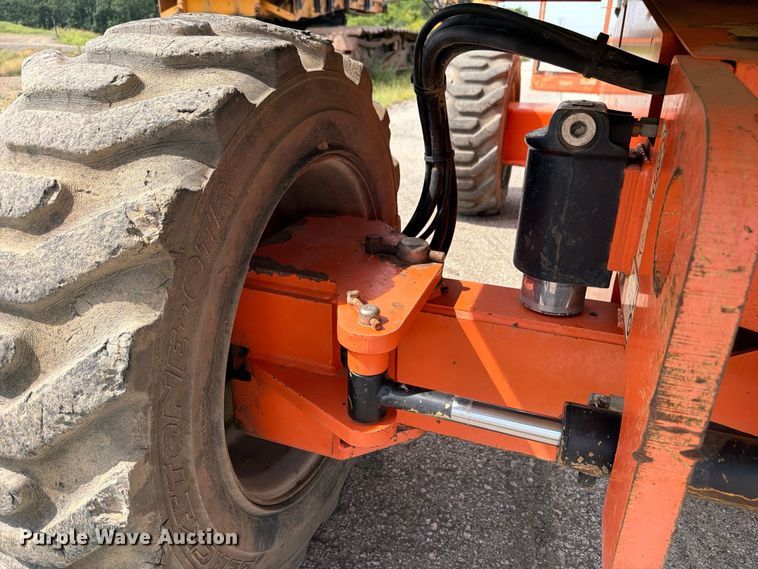 image for item FI0317 2011 JLG 600S boom lift