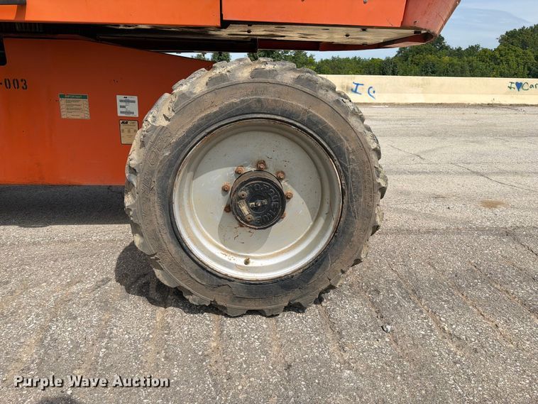 image for item FI0317 2011 JLG 600S boom lift