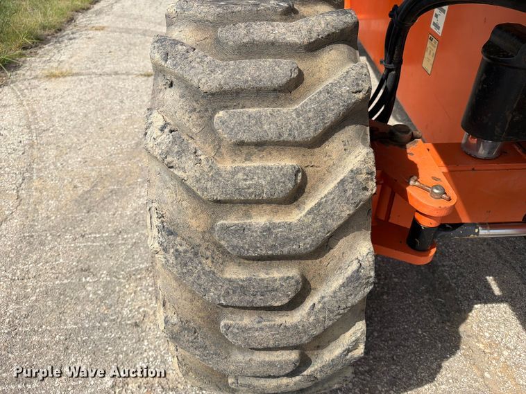 image for item FI0317 2011 JLG 600S boom lift