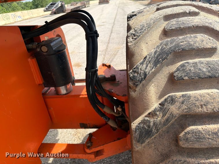 image for item FI0317 2011 JLG 600S boom lift
