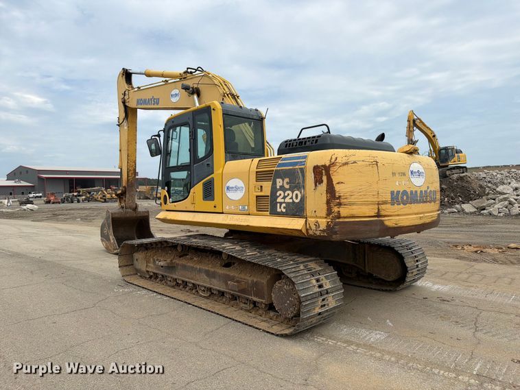 image for item FI0319 2009 Komatsu PC220LC-8 excavator