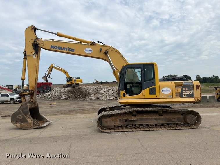 image for item FI0319 2009 Komatsu PC220LC-8 excavator