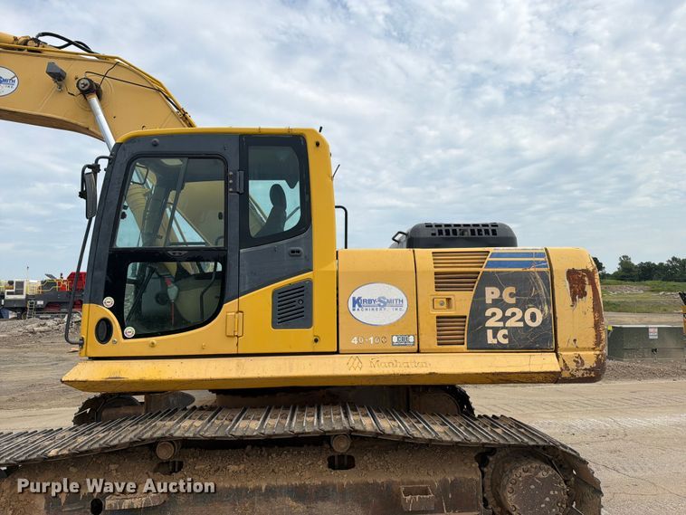 image for item FI0319 2009 Komatsu PC220LC-8 excavator