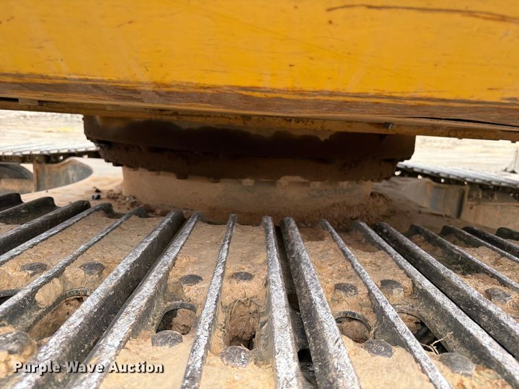 image for item FI0319 2009 Komatsu PC220LC-8 excavator