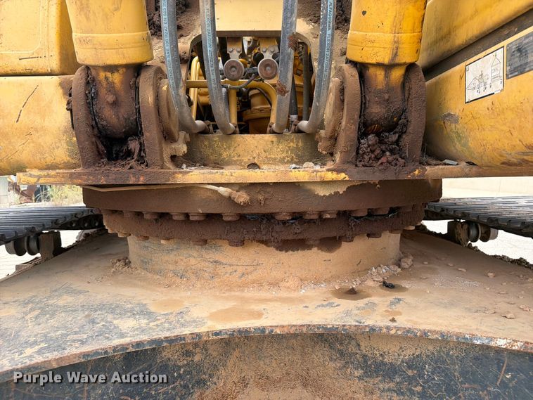 image for item FI0319 2009 Komatsu PC220LC-8 excavator