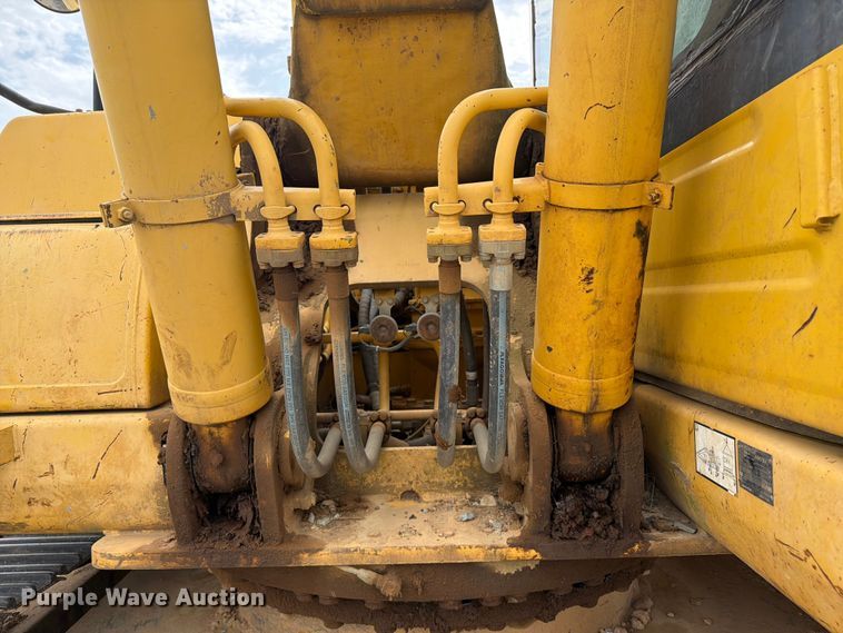 image for item FI0319 2009 Komatsu PC220LC-8 excavator