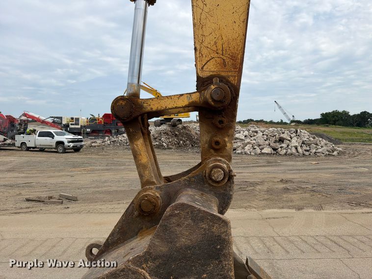 image for item FI0319 2009 Komatsu PC220LC-8 excavator