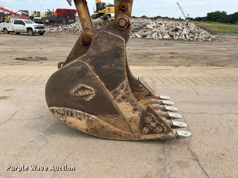 image for item FI0319 2009 Komatsu PC220LC-8 excavator