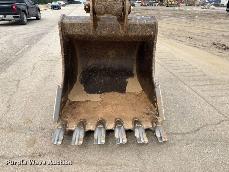 image for item FI0319 2009 Komatsu PC220LC-8 excavator