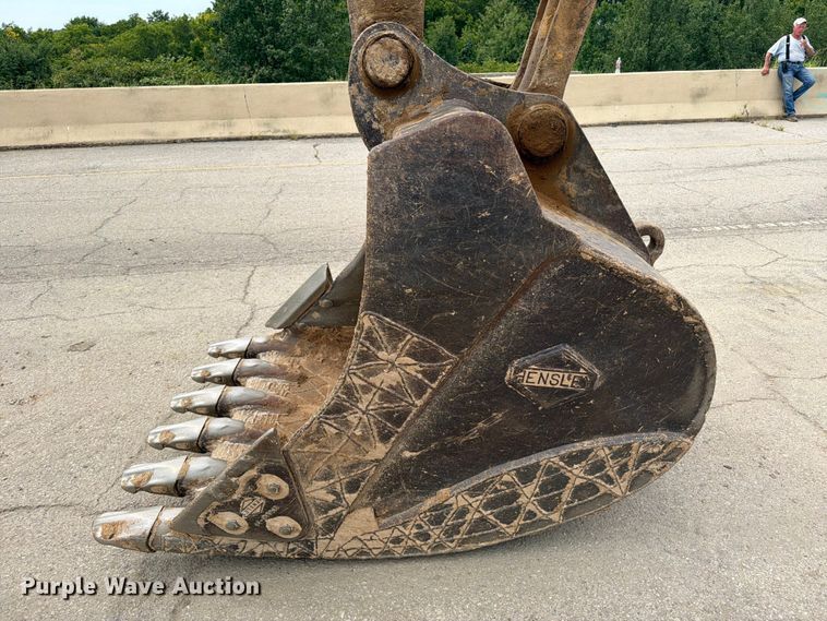 image for item FI0319 2009 Komatsu PC220LC-8 excavator