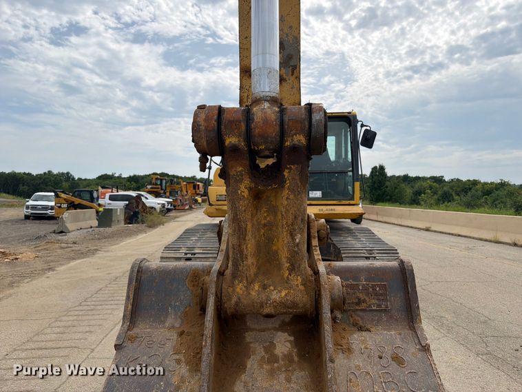image for item FI0319 2009 Komatsu PC220LC-8 excavator