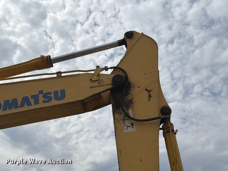 image for item FI0319 2009 Komatsu PC220LC-8 excavator