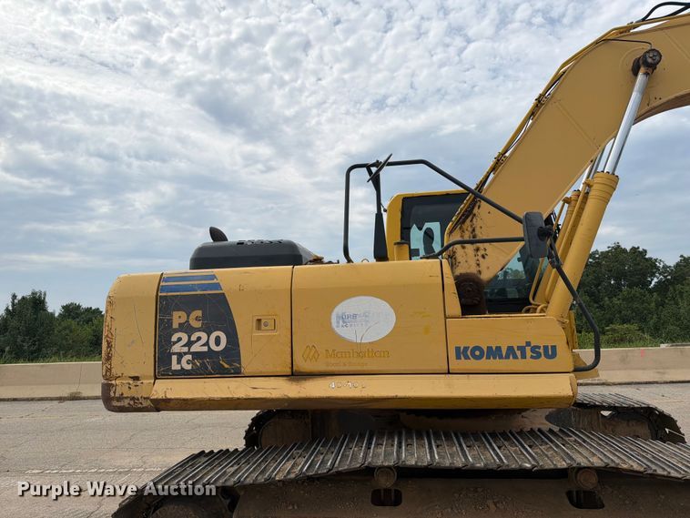 image for item FI0319 2009 Komatsu PC220LC-8 excavator