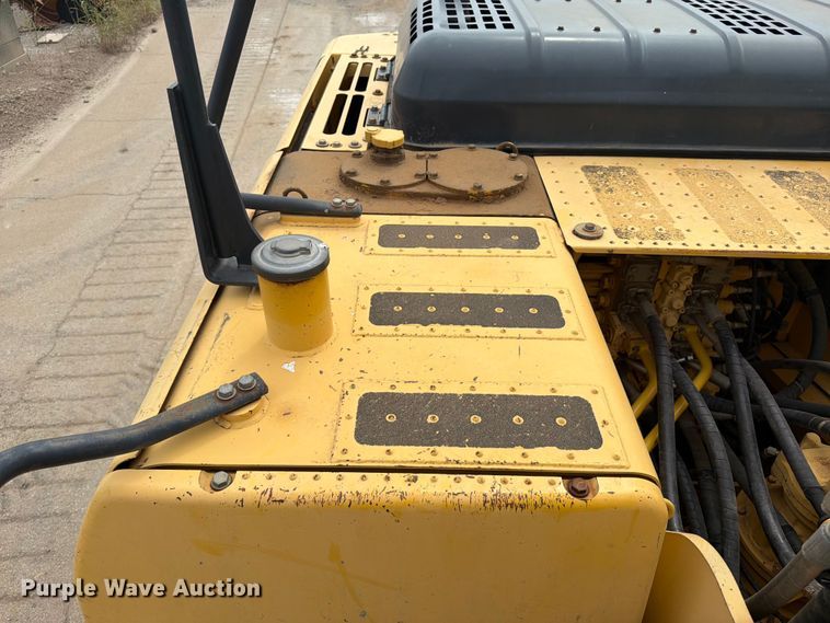 image for item FI0319 2009 Komatsu PC220LC-8 excavator