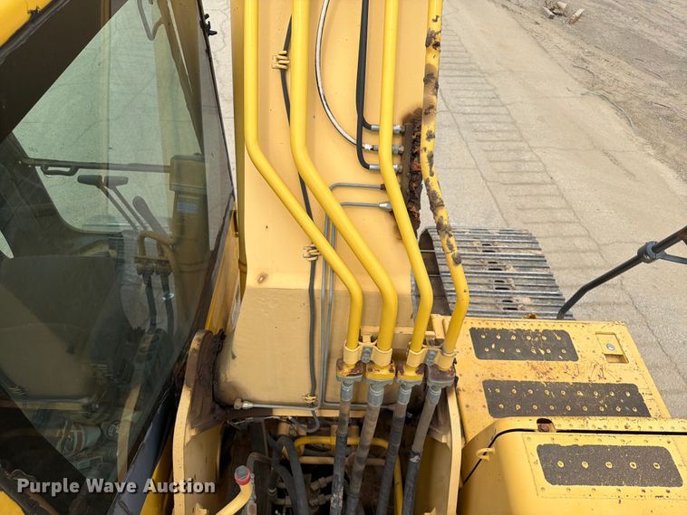 image for item FI0319 2009 Komatsu PC220LC-8 excavator