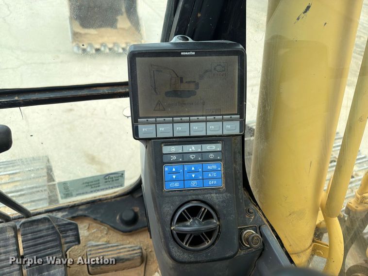 image for item FI0319 2009 Komatsu PC220LC-8 excavator