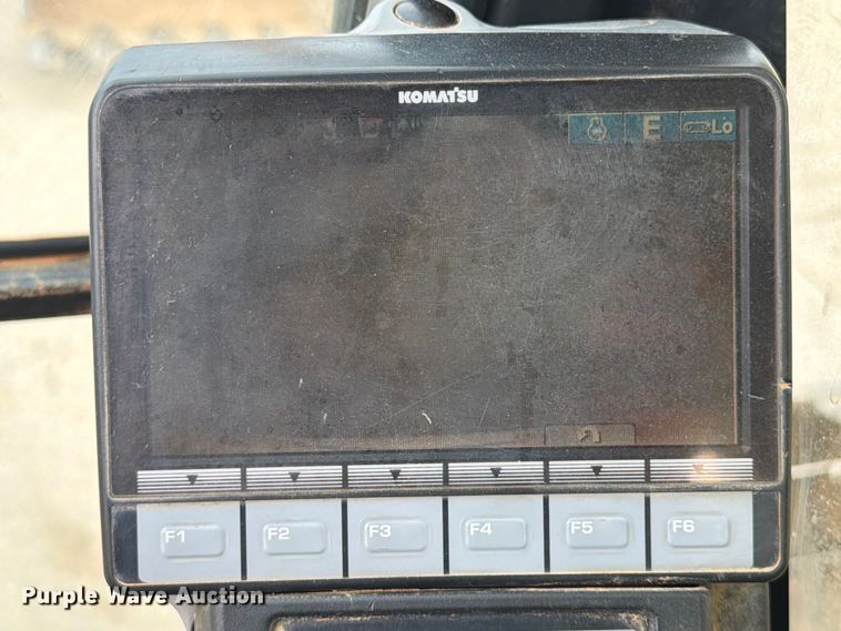image for item FI0319 2009 Komatsu PC220LC-8 excavator