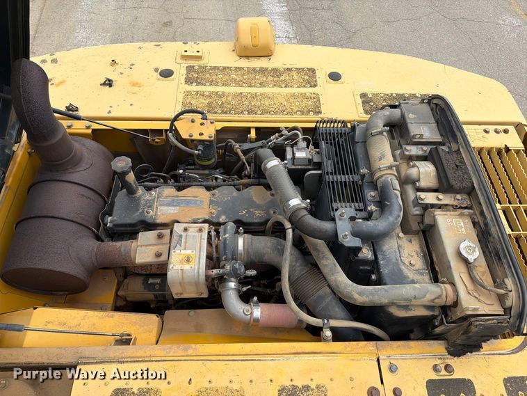 image for item FI0319 2009 Komatsu PC220LC-8 excavator