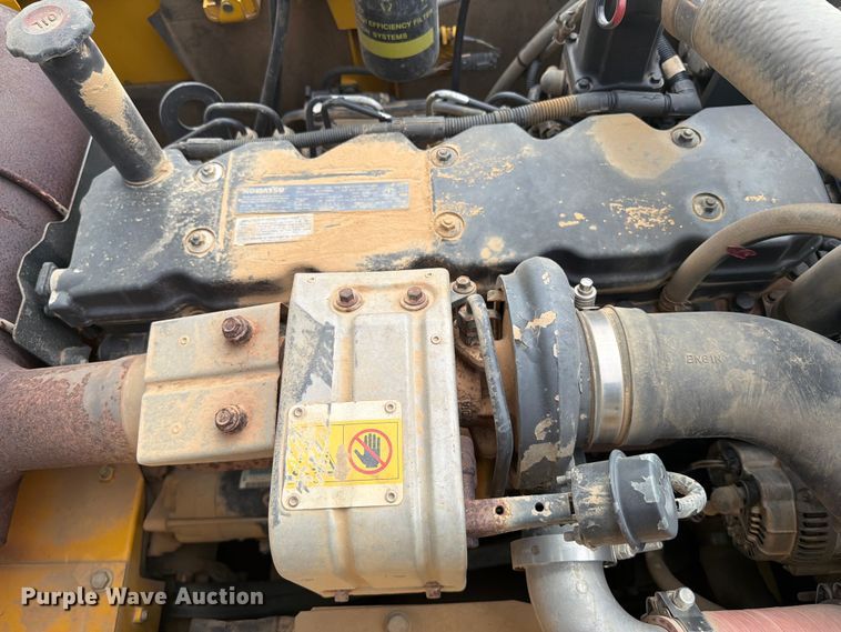 image for item FI0319 2009 Komatsu PC220LC-8 excavator