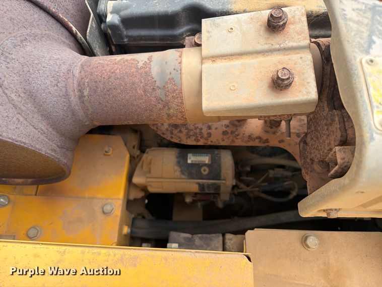 image for item FI0319 2009 Komatsu PC220LC-8 excavator