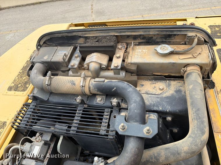 image for item FI0319 2009 Komatsu PC220LC-8 excavator