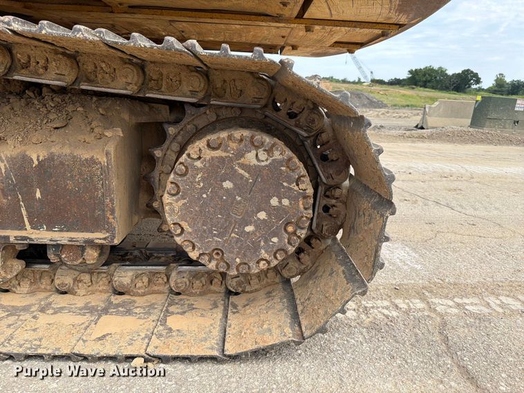 image for item FI0319 2009 Komatsu PC220LC-8 excavator