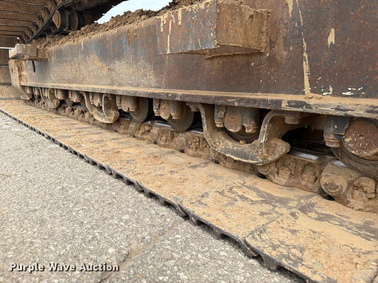 image for item FI0319 2009 Komatsu PC220LC-8 excavator