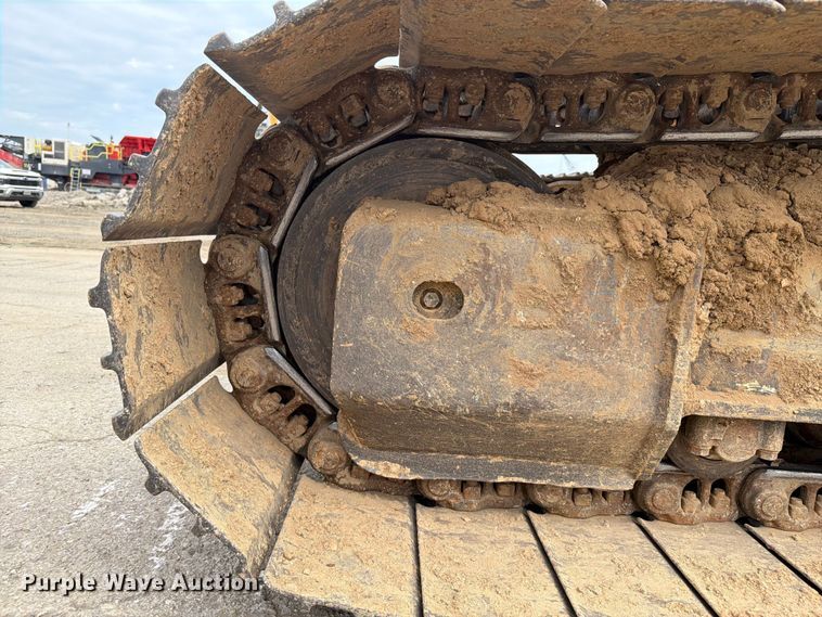 image for item FI0319 2009 Komatsu PC220LC-8 excavator
