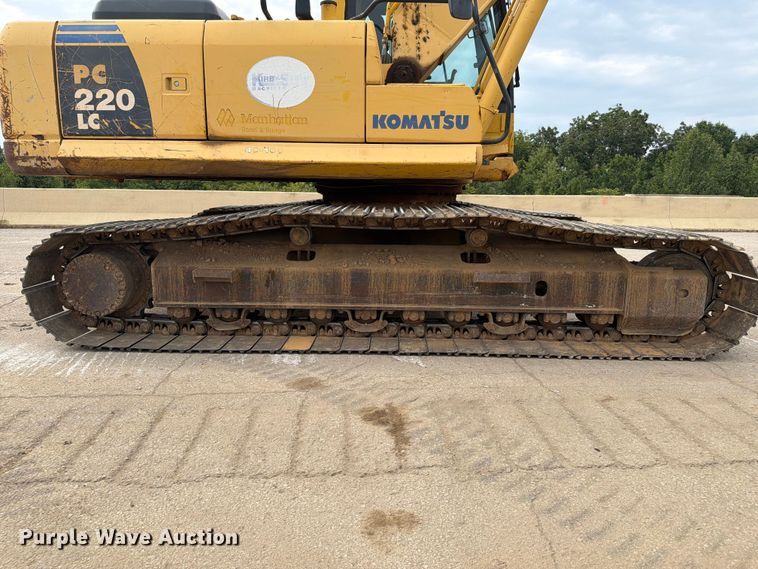 image for item FI0319 2009 Komatsu PC220LC-8 excavator