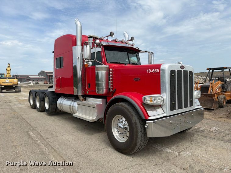 image for item FI0321 2018 Peterbilt 389 semi truck