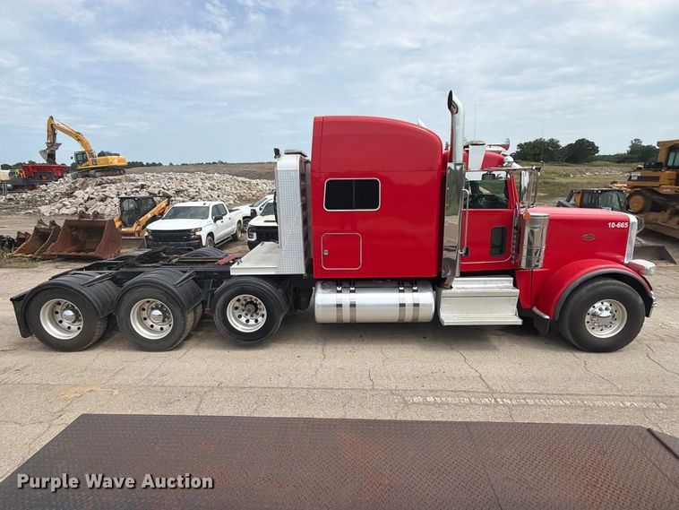 image for item FI0321 2018 Peterbilt 389 semi truck