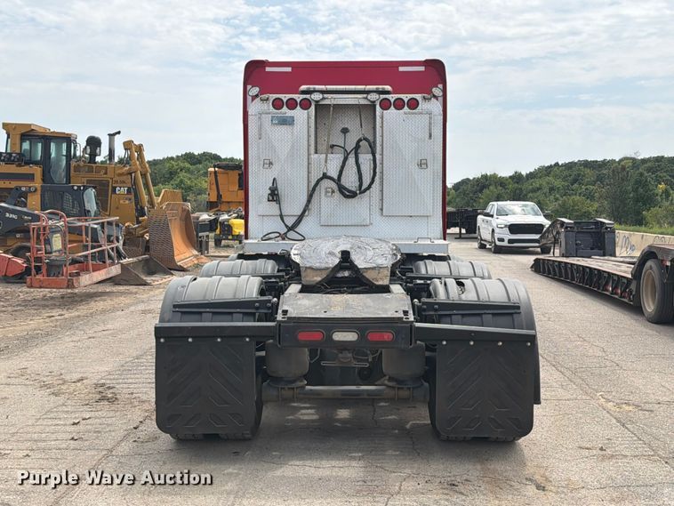 image for item FI0321 2018 Peterbilt 389 semi truck