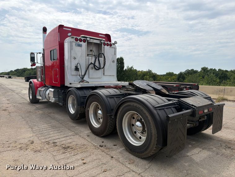 image for item FI0321 2018 Peterbilt 389 semi truck