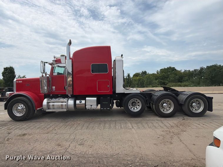 image for item FI0321 2018 Peterbilt 389 semi truck