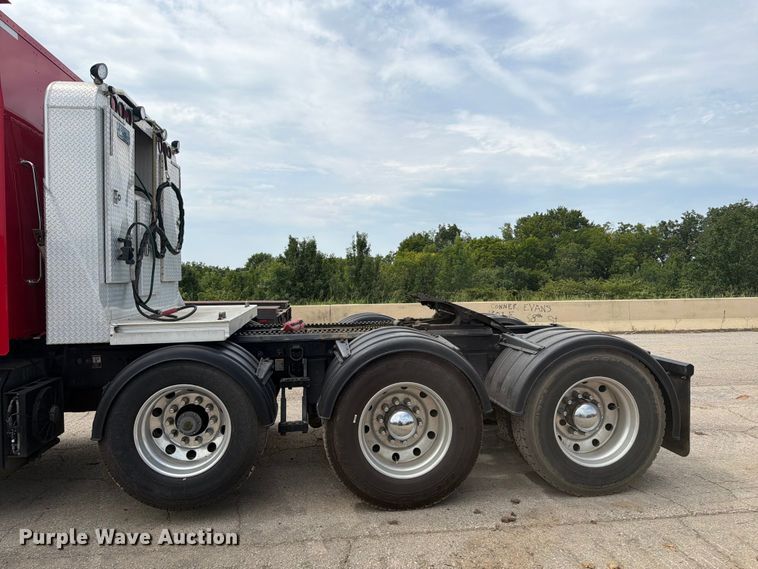 image for item FI0321 2018 Peterbilt 389 semi truck