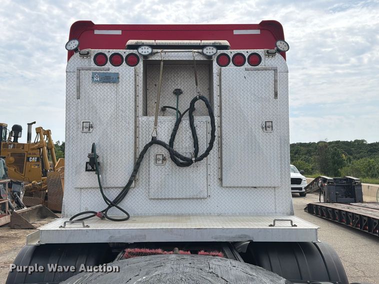 image for item FI0321 2018 Peterbilt 389 semi truck