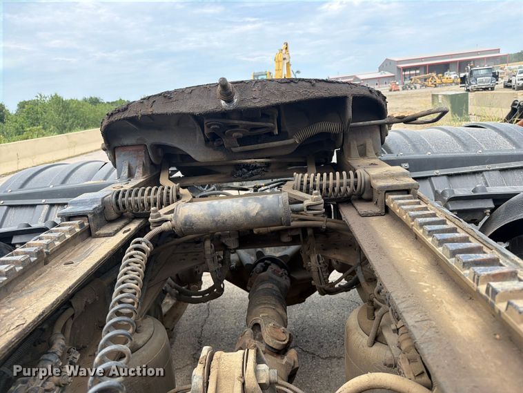 image for item FI0321 2018 Peterbilt 389 semi truck