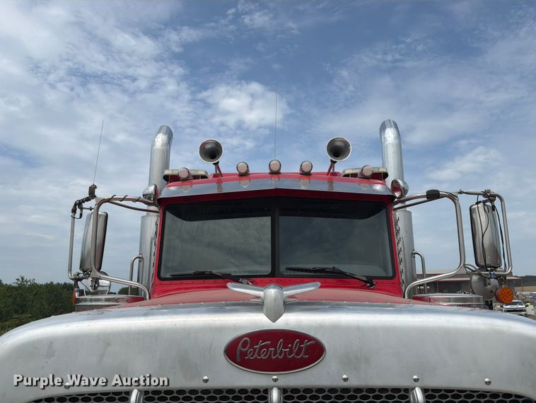 image for item FI0321 2018 Peterbilt 389 semi truck
