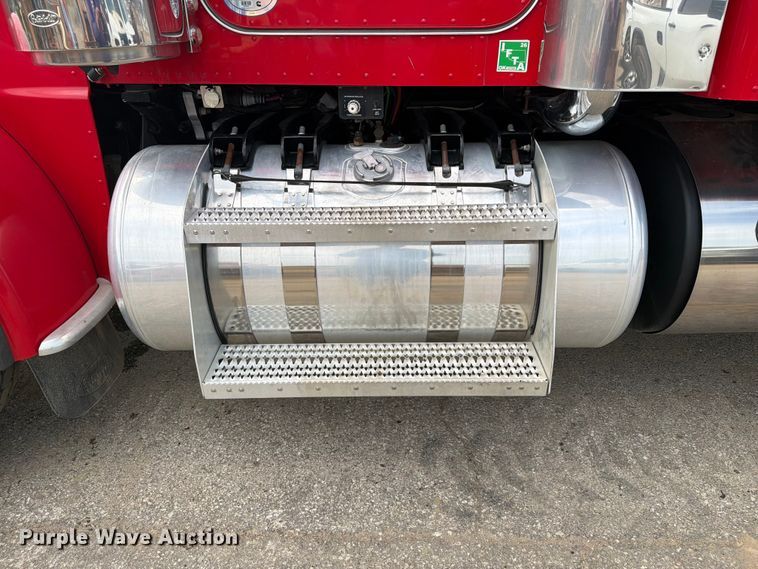image for item FI0321 2018 Peterbilt 389 semi truck