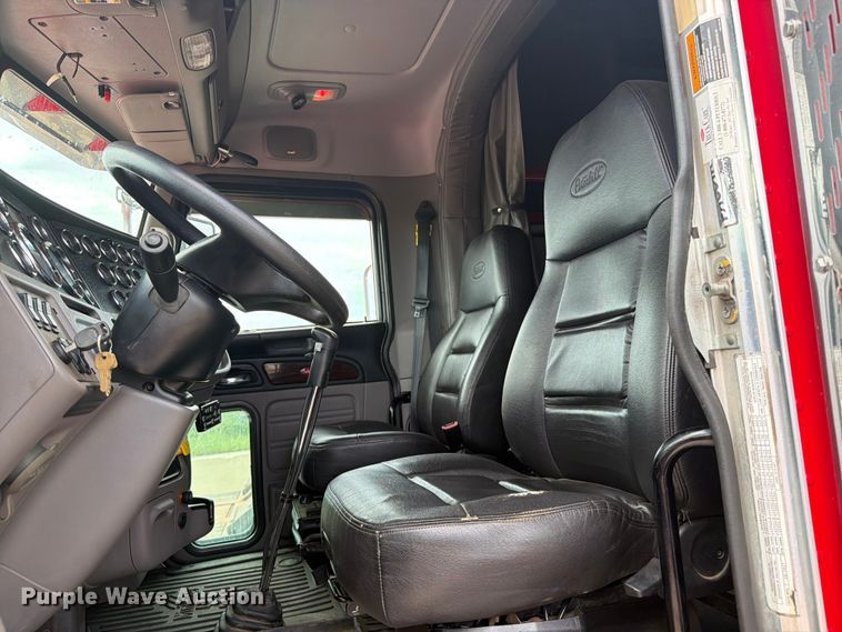 image for item FI0321 2018 Peterbilt 389 semi truck