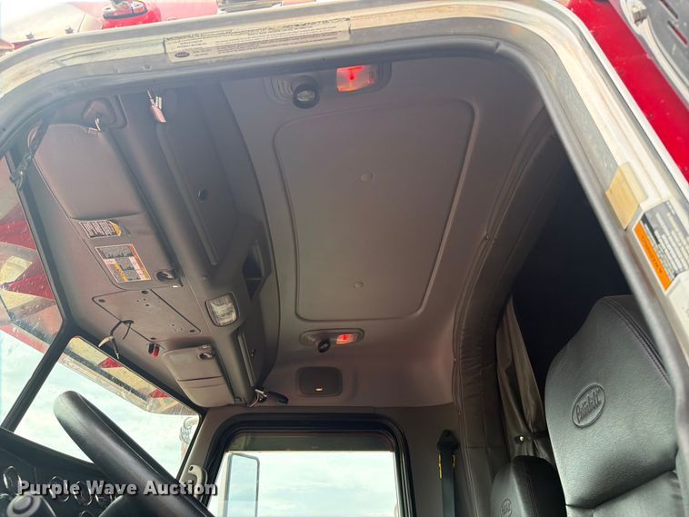 image for item FI0321 2018 Peterbilt 389 semi truck